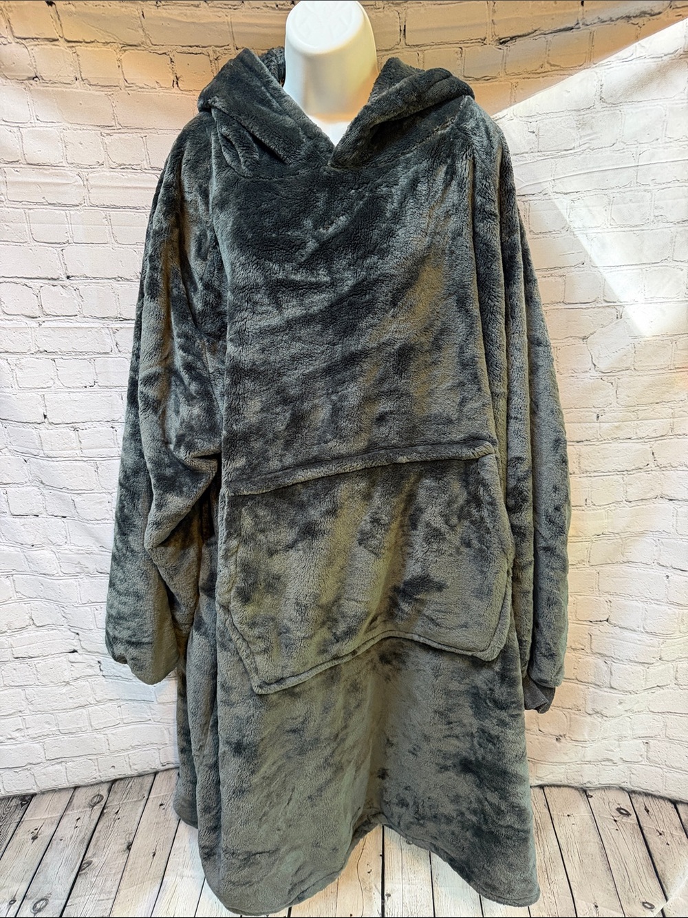 Cozy Blanket Fleece Grey Pullover with Kangaroo pocket One Size